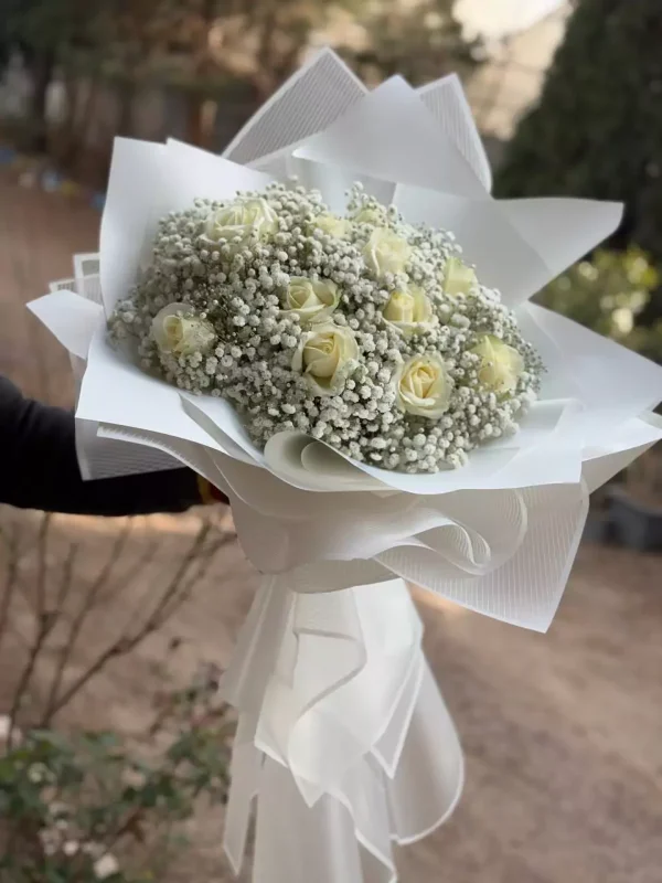 دسته گل خواستگاری شیک با رز سفید
