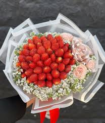 دسته گل توت فرنگی خاص
